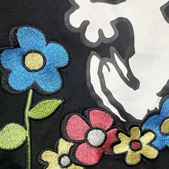 Peanuts Snoopy & Woodstock Womens Size M Black SS T-Shirt Embroidered Flowers - Picture 4 of 12